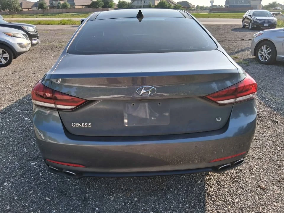 2015 Hyundai Genesis - Image 2 of 7