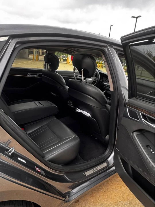 2015 Hyundai Genesis - Image 7 of 10
