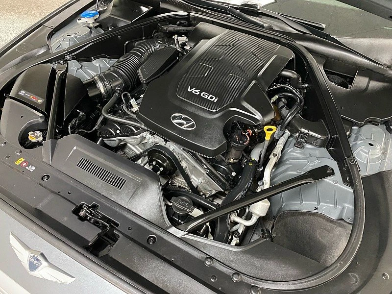 2015 Hyundai Genesis - Image 16 of 20