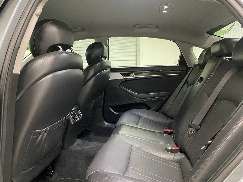 2015 Hyundai Genesis - Image 11 of 20