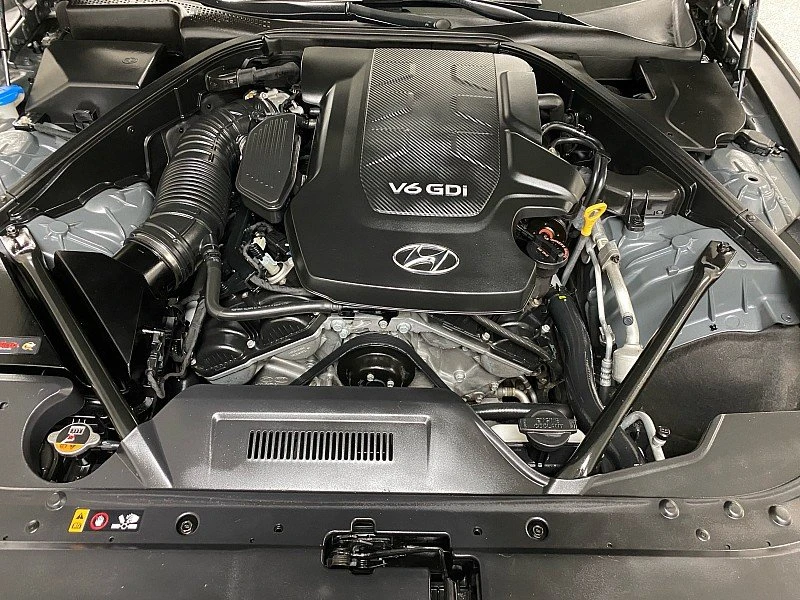 2015 Hyundai Genesis - Image 15 of 20