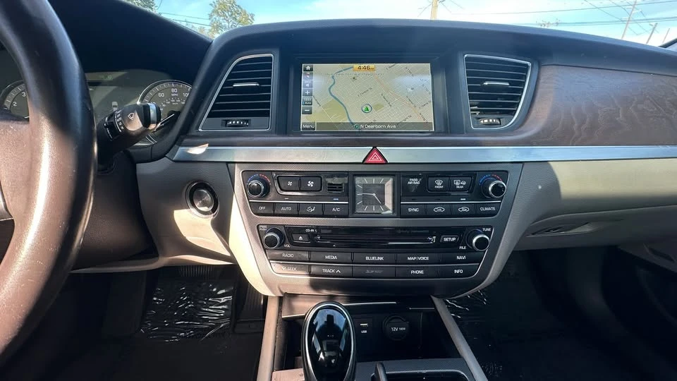 2015 Hyundai Genesis - Image 12 of 15