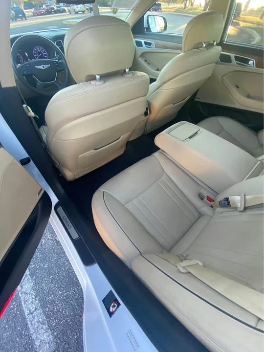 2015 Hyundai Genesis - Image 8 of 12
