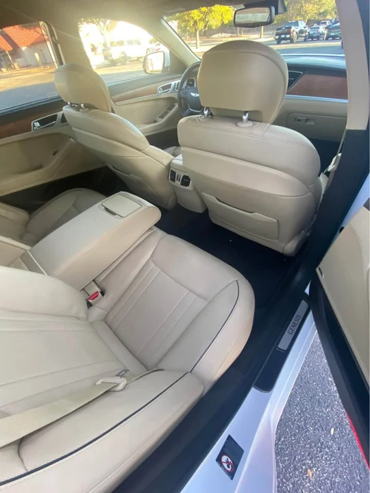 2015 Hyundai Genesis - Image 9 of 12