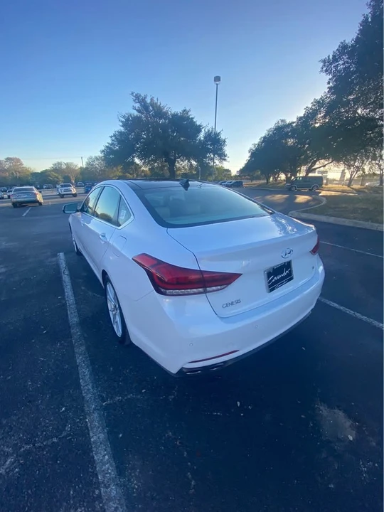 2015 Hyundai Genesis - Image 5 of 12