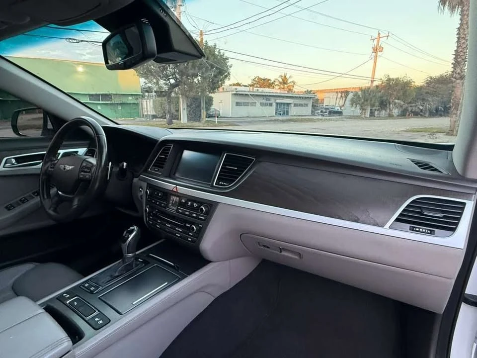 2015 Hyundai Genesis - Image 14 of 17