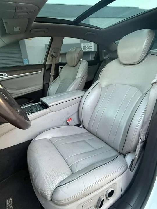 2015 Hyundai Genesis - Image 9 of 17