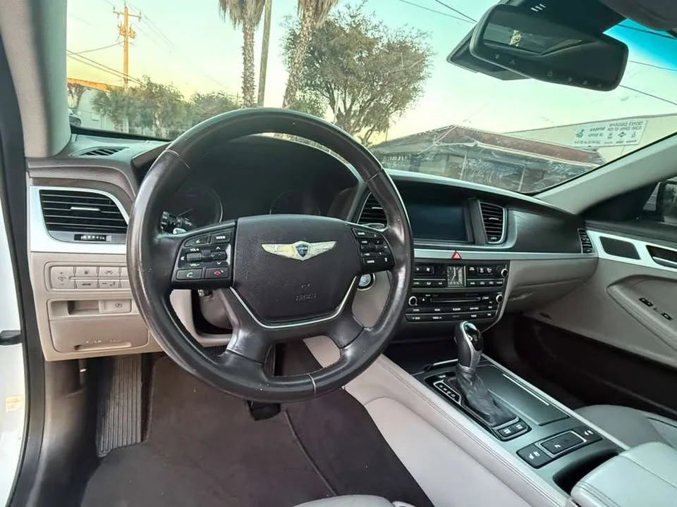2015 Hyundai Genesis - Image 11 of 17