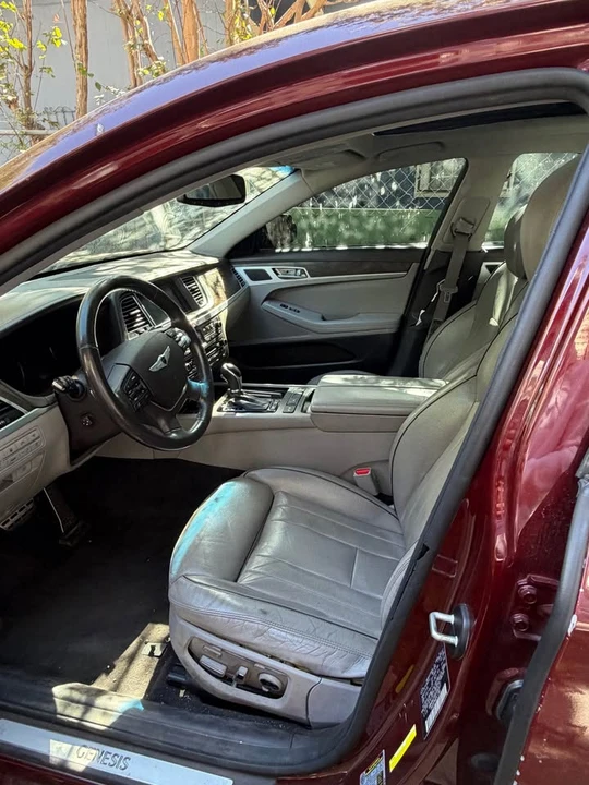 2015 Hyundai Genesis - Image 10 of 13