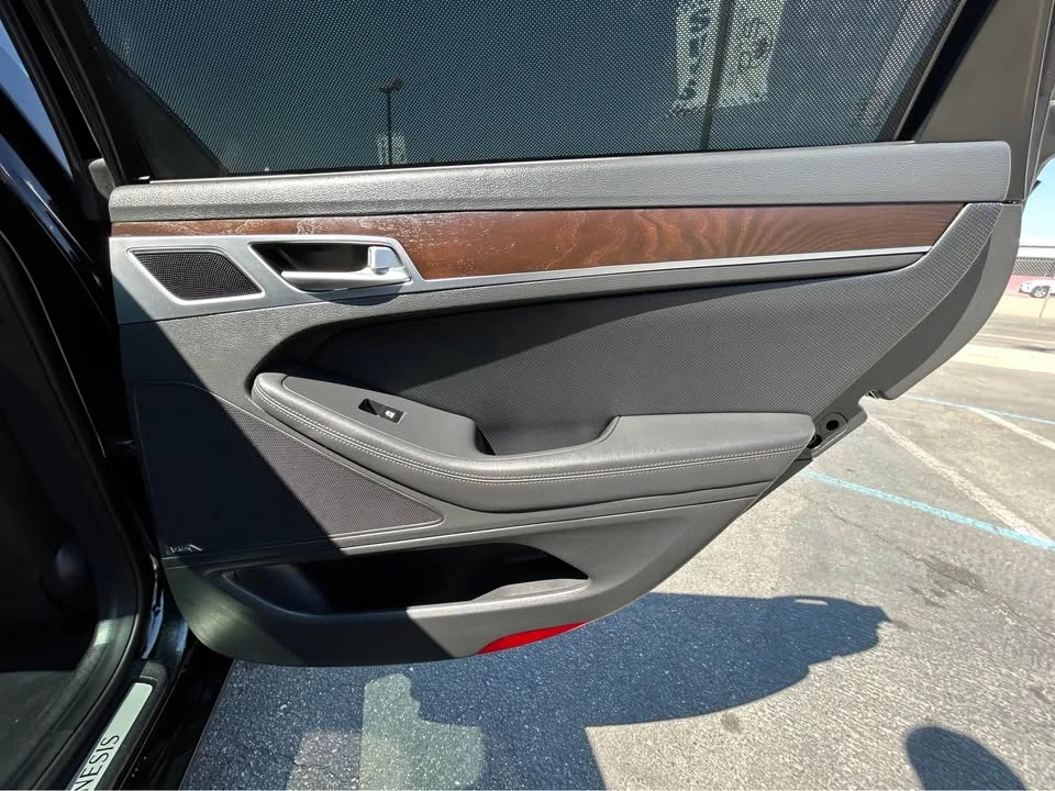 2015 Hyundai Genesis - Image 18 of 20
