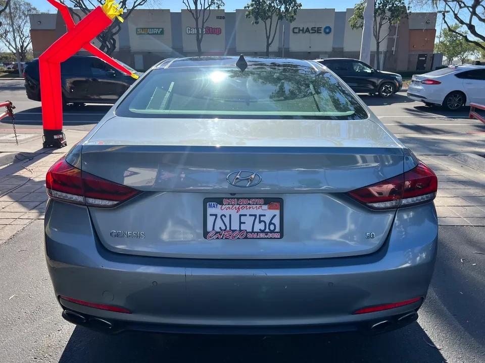 2015 Hyundai Genesis - Image 9 of 16