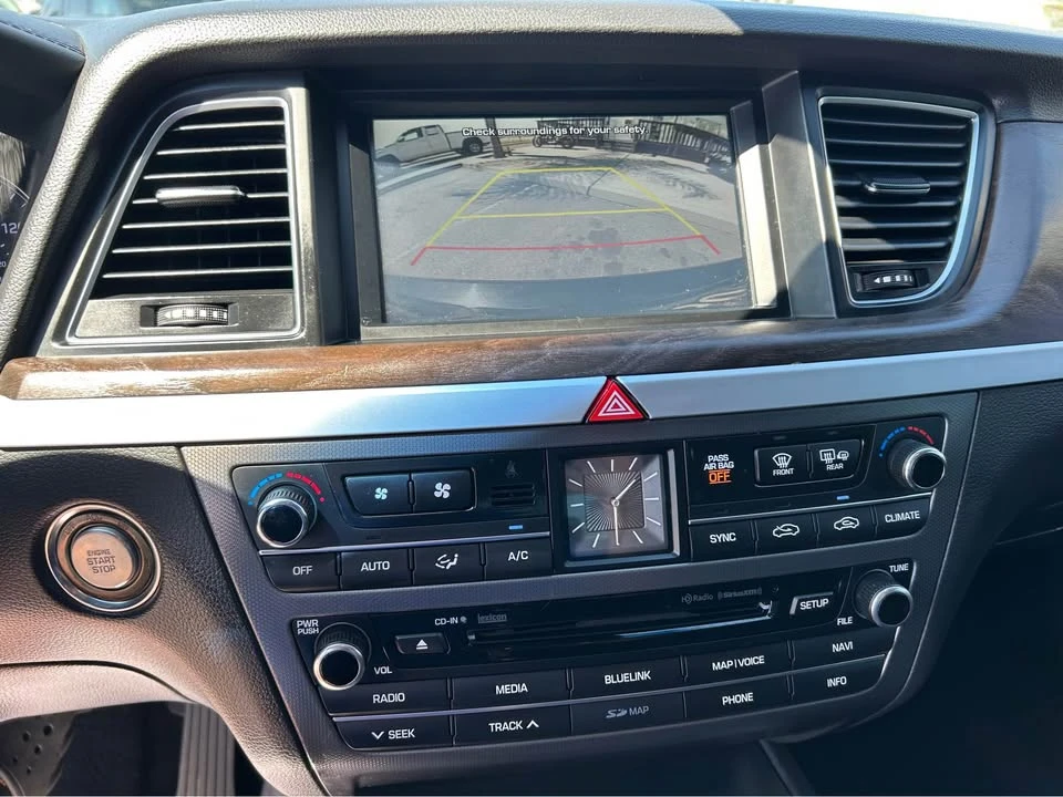 2015 Hyundai Genesis - Image 9 of 20
