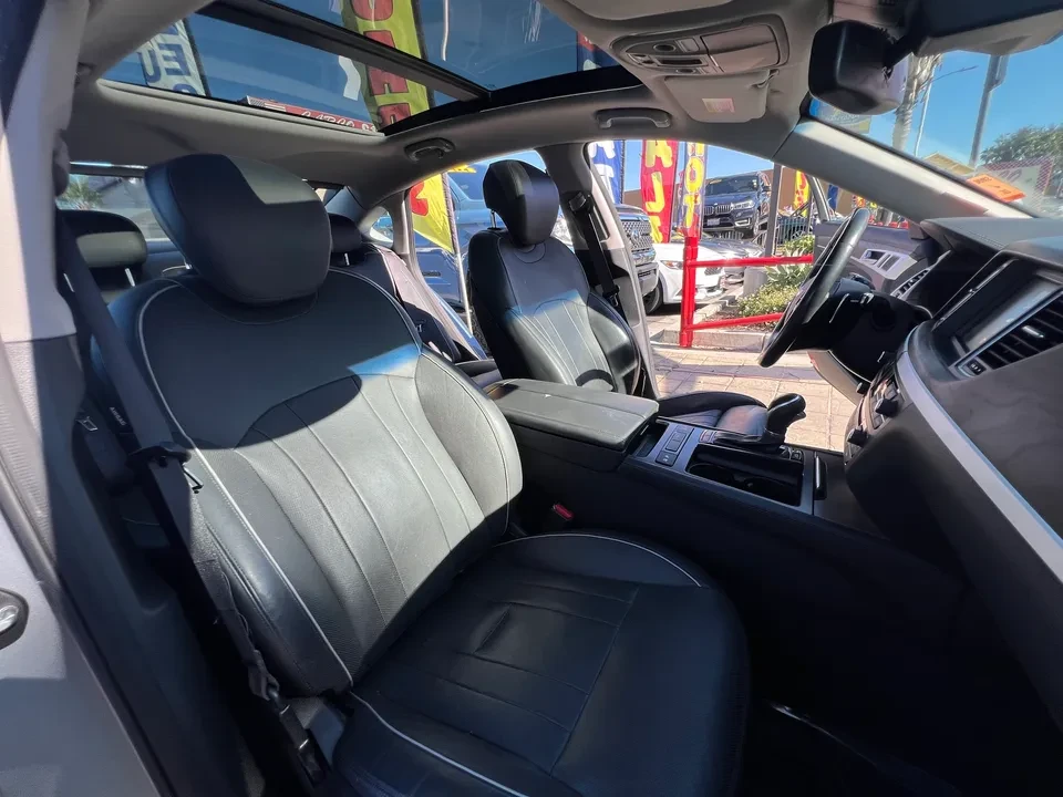 2015 Hyundai Genesis - Image 13 of 16