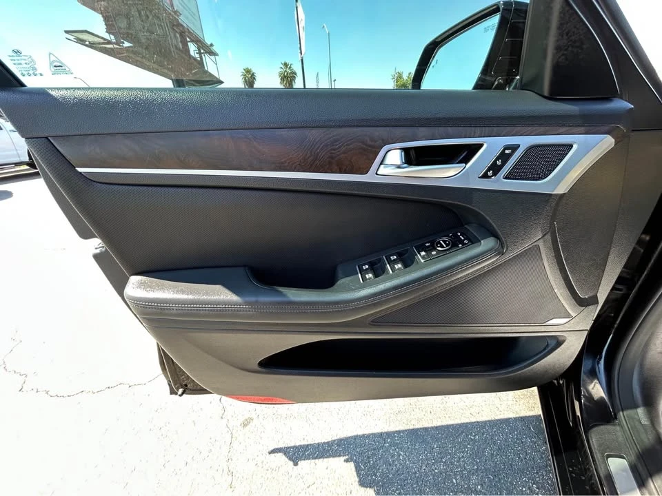 2015 Hyundai Genesis - Image 16 of 20