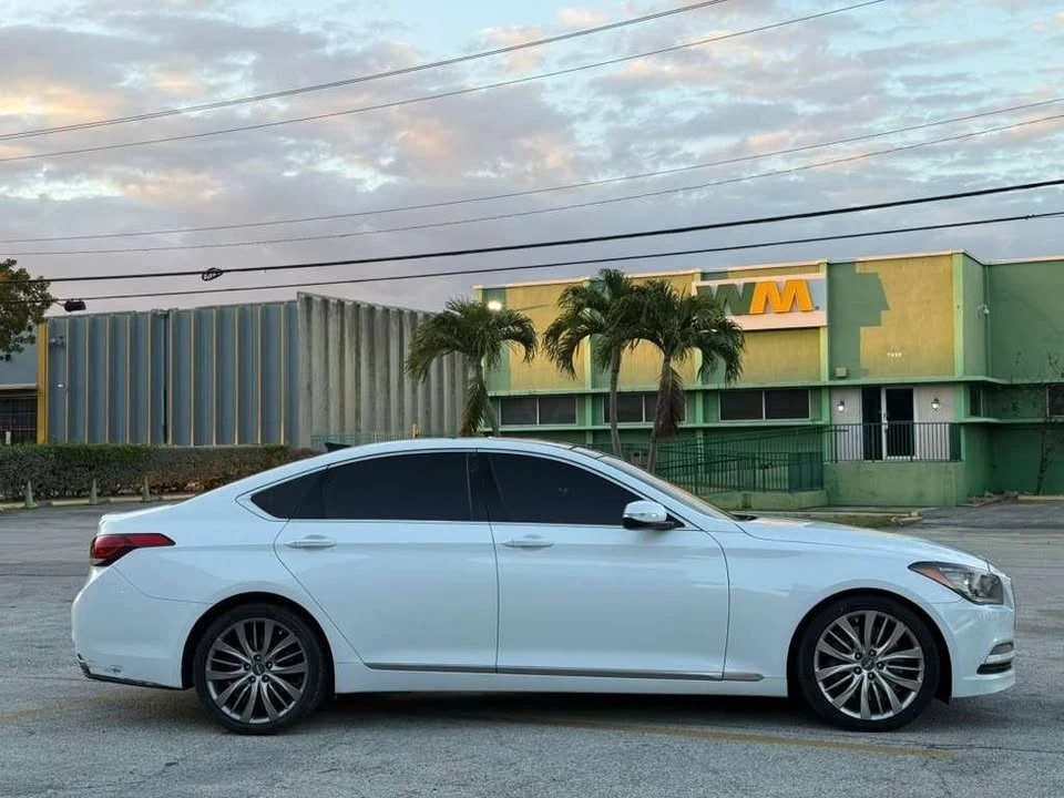 2015 Hyundai Genesis - Image 13 of 17