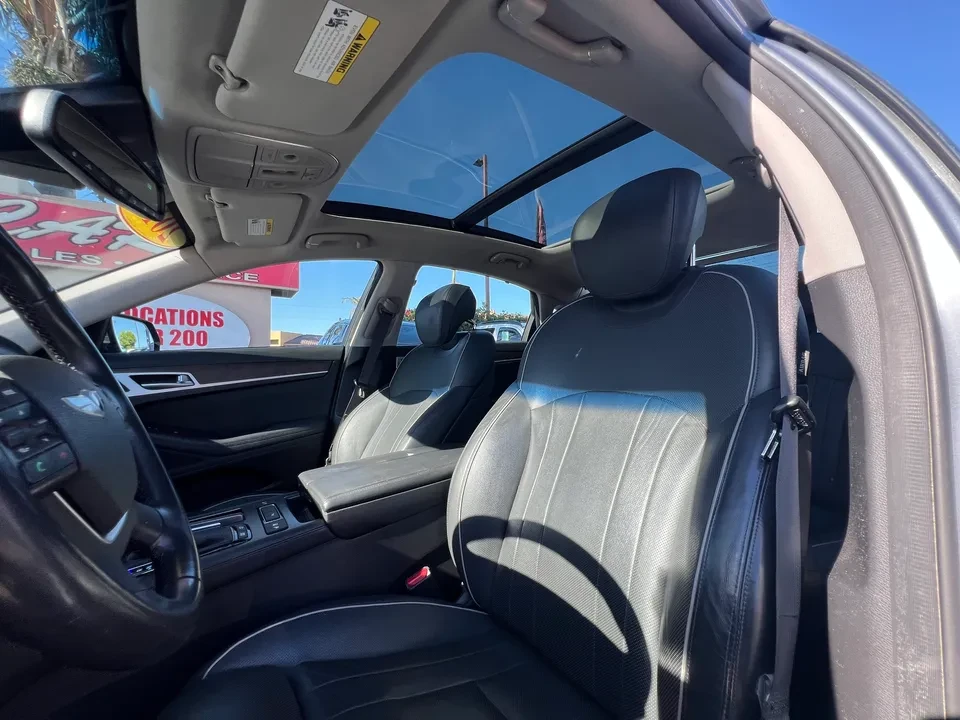 2015 Hyundai Genesis - Image 11 of 16