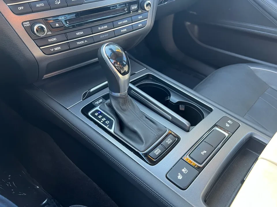 2015 Hyundai Genesis - Image 6 of 16