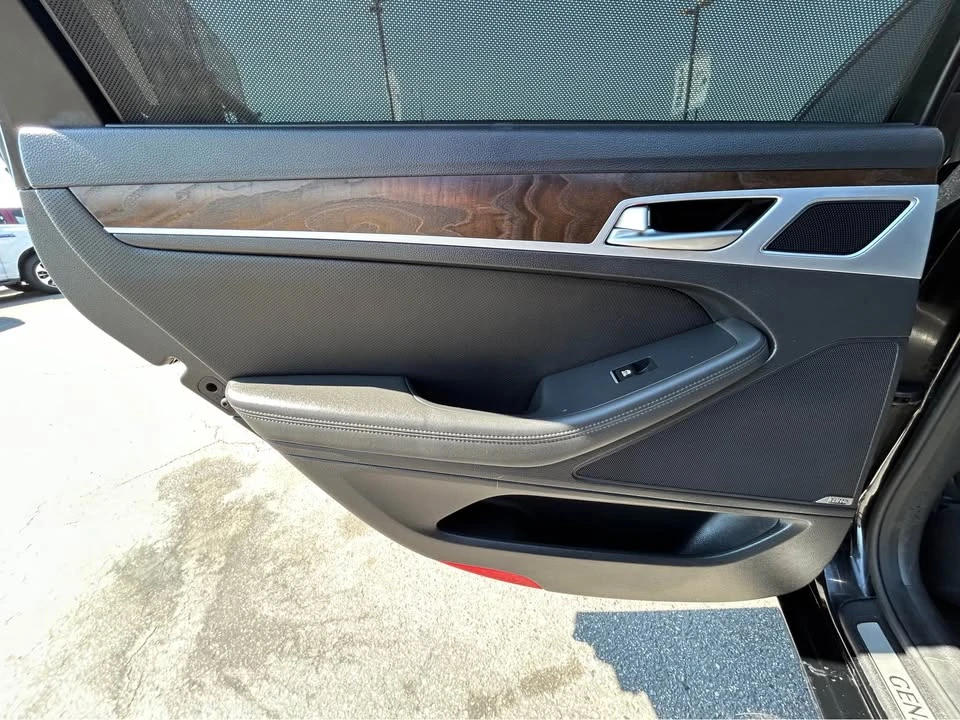 2015 Hyundai Genesis - Image 19 of 20