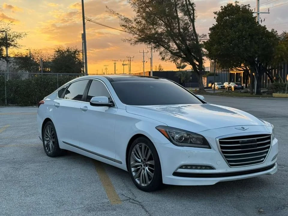2015 Hyundai Genesis - Image 12 of 17