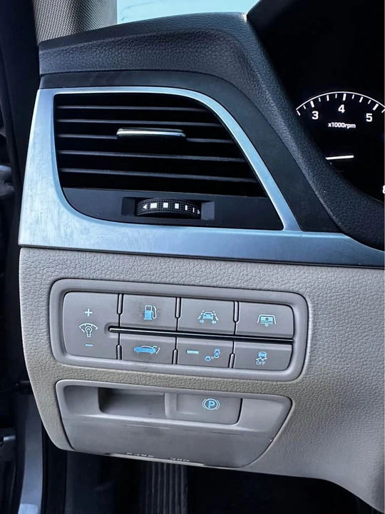 2015 Hyundai Genesis - Image 12 of 14