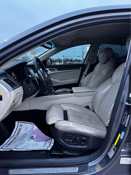 2015 Hyundai Genesis - Image 9 of 14