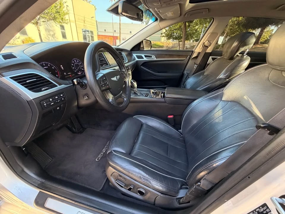 2015 Hyundai Genesis - Image 9 of 16