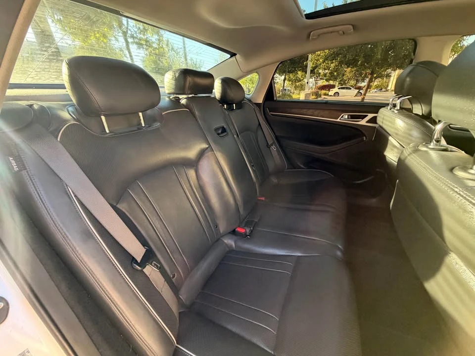 2015 Hyundai Genesis - Image 11 of 16