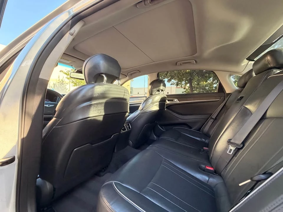 2015 Hyundai Genesis - Image 13 of 16