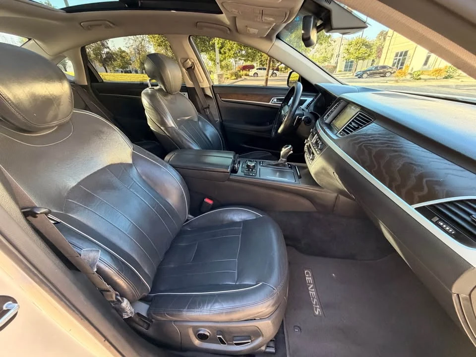 2015 Hyundai Genesis - Image 8 of 16