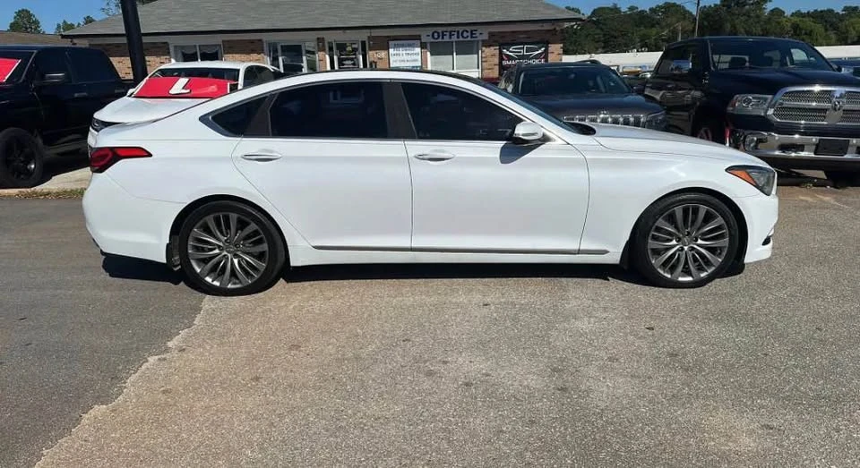 2015 Hyundai Genesis - Image 8 of 19