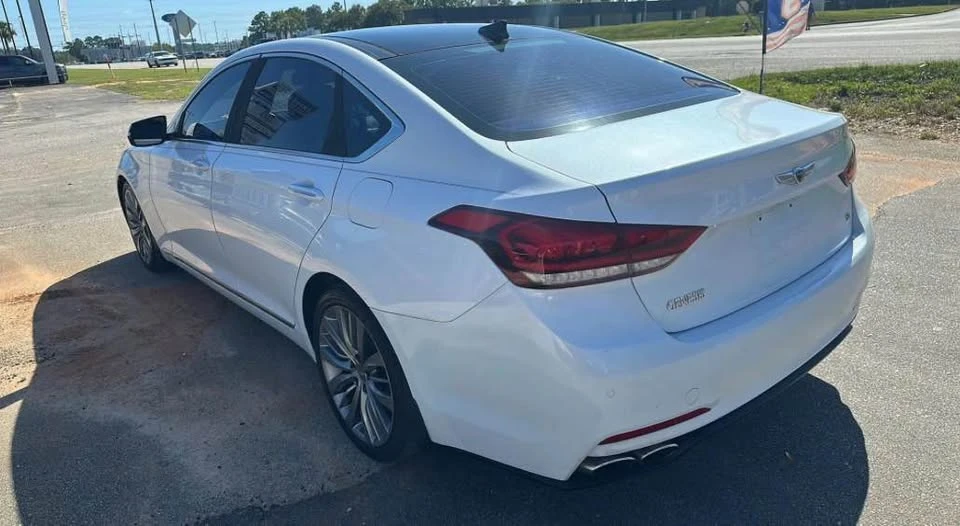 2015 Hyundai Genesis - Image 4 of 19