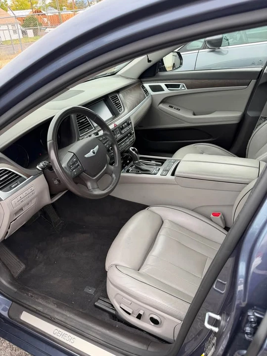 2015 Hyundai Genesis - Image 8 of 10