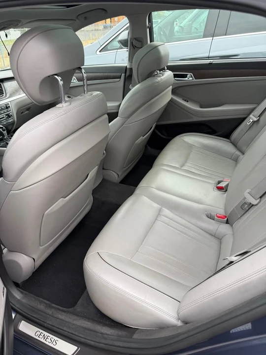 2015 Hyundai Genesis - Image 7 of 10