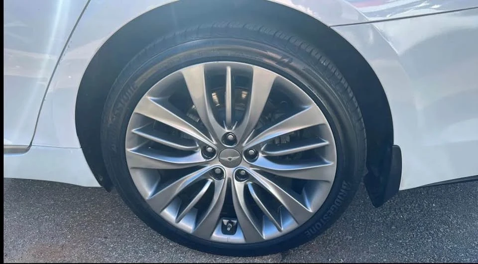 2015 Hyundai Genesis - Image 9 of 19
