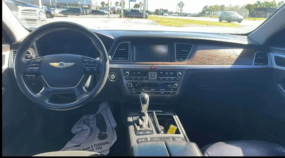 2015 Hyundai Genesis - Image 11 of 19