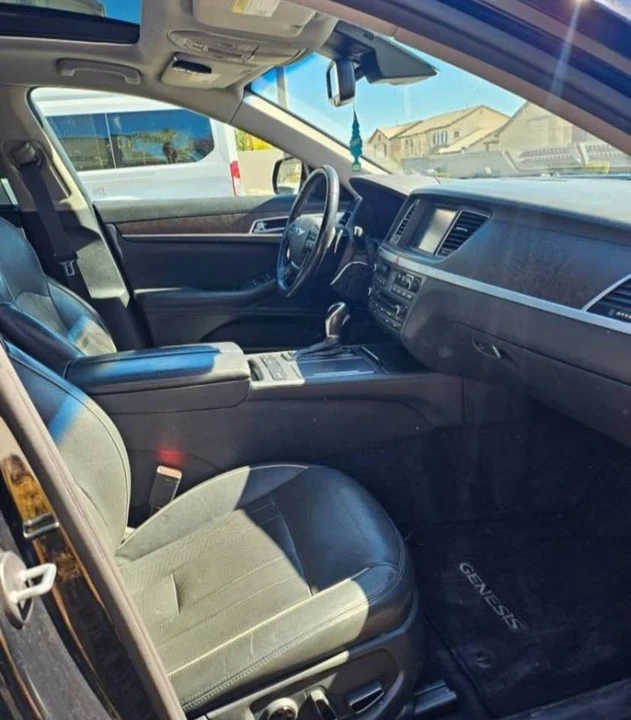 2015 Hyundai Genesis - Image 13 of 19