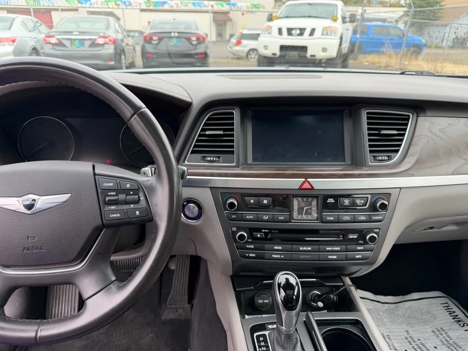 2015 Hyundai Genesis - Image 9 of 10