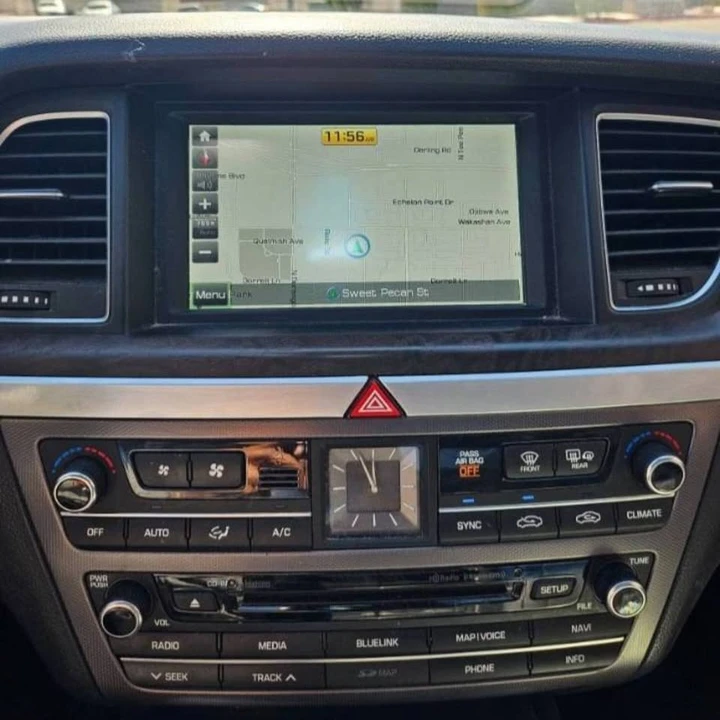 2015 Hyundai Genesis - Image 16 of 19