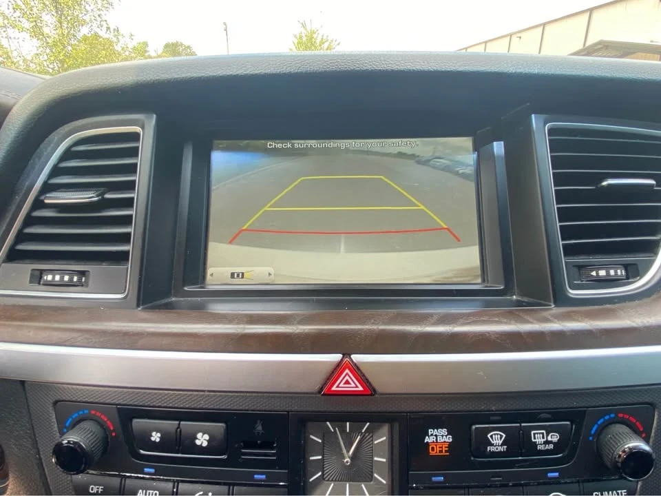 2015 Hyundai Genesis - Image 16 of 17