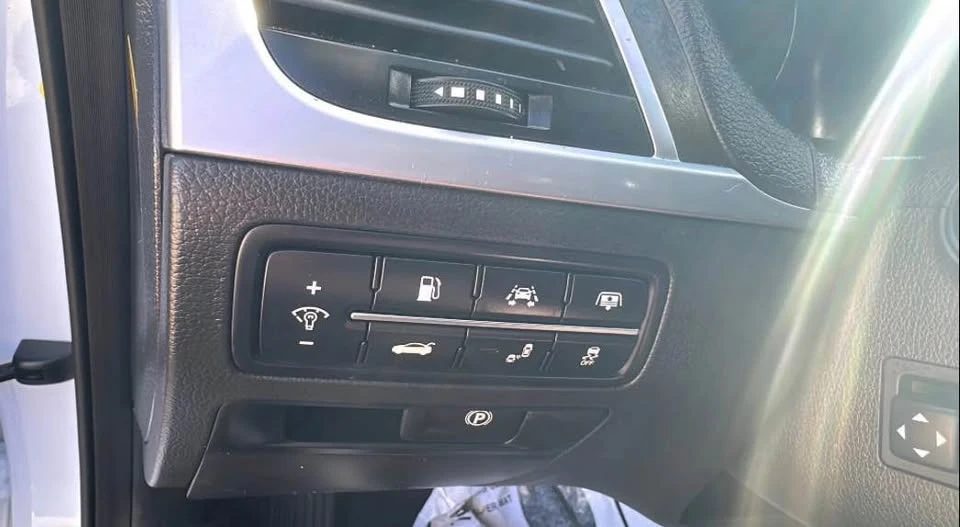 2015 Hyundai Genesis - Image 15 of 19
