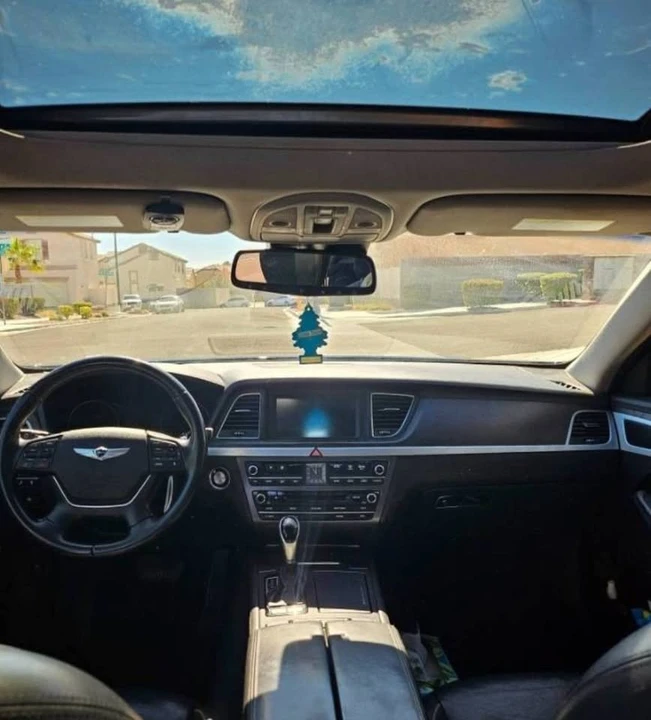 2015 Hyundai Genesis - Image 11 of 19