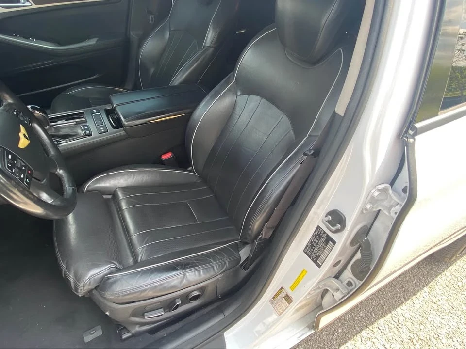 2015 Hyundai Genesis - Image 9 of 17