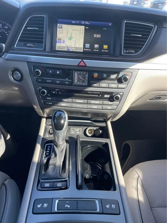 2015 Hyundai Genesis - Image 12 of 15