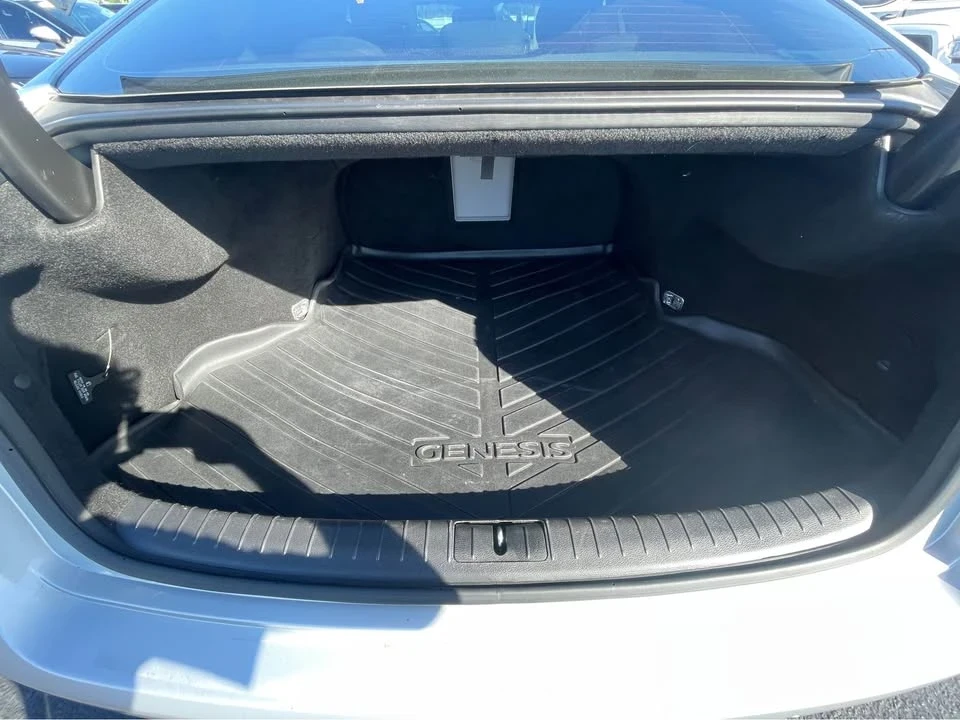 2015 Hyundai Genesis - Image 6 of 15