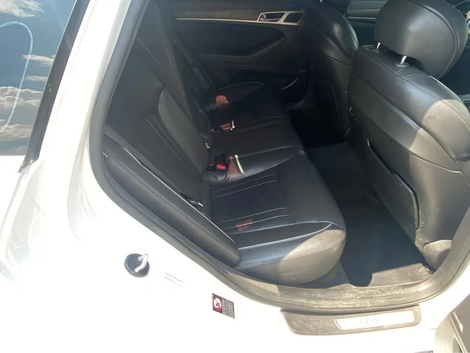 2015 Hyundai Genesis - Image 11 of 17