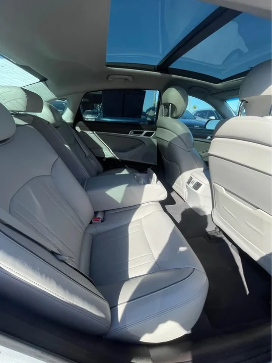 2015 Hyundai Genesis - Image 11 of 15