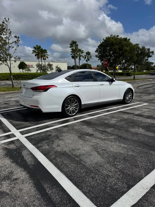 2015 Hyundai Genesis - Image 4 of 13