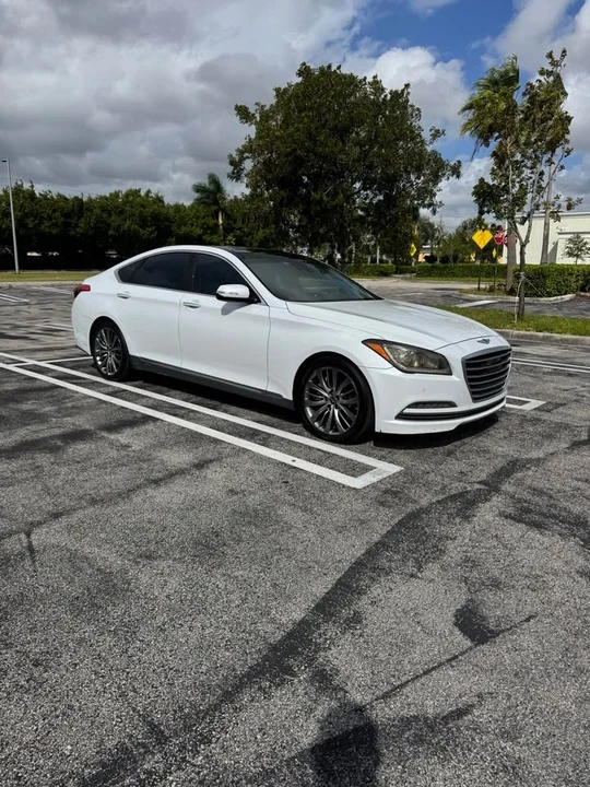 2015 Hyundai Genesis - Image 2 of 13