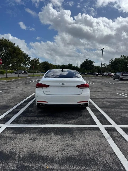 2015 Hyundai Genesis - Image 7 of 13