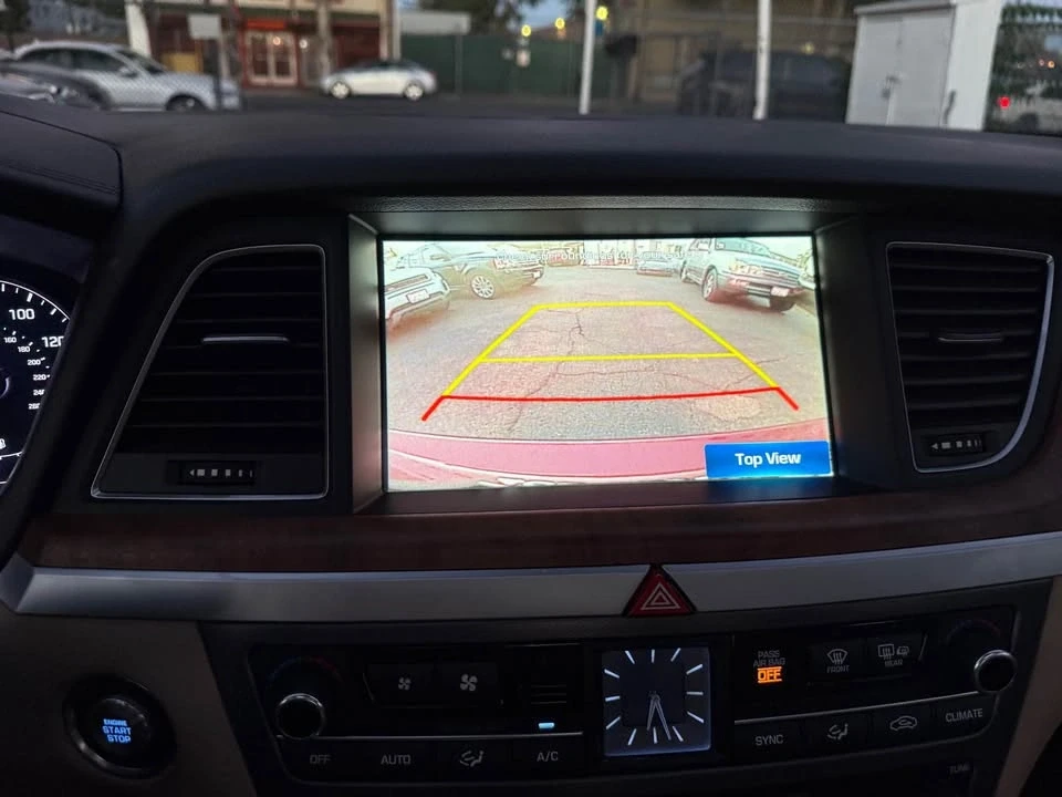 2015 Hyundai Genesis - Image 10 of 19